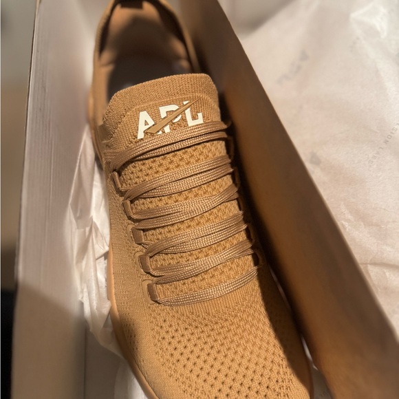 APL Women Athletic Sneakers Tan Sneakers brand new. - Picture 3 of 4